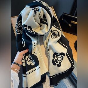 Floral Pattern Raw Hem Scarf